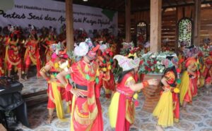 1000-Penari-Bapang-di-Hari-Disabilitas-Internasional-Kota-Batu-2024-768x477