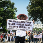 TAP MPR IX/2001: Kompas Keadilan Ekologis yang Kini Terlupakan antarafoto-aksi-hari-tani-nasional-di-jakarta-1758699502_4398